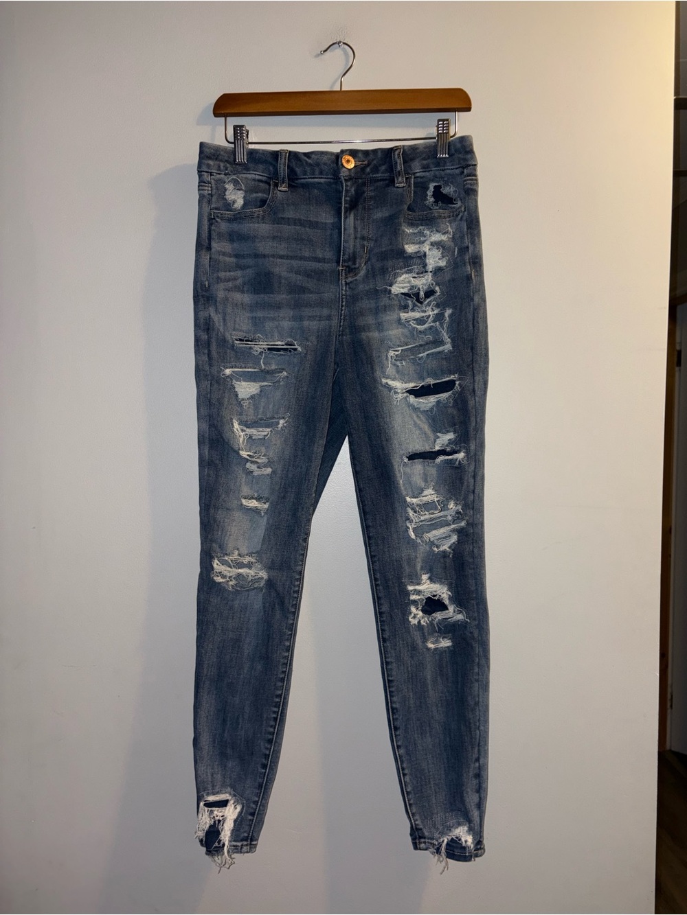 American Eagle | Distressed Jeans